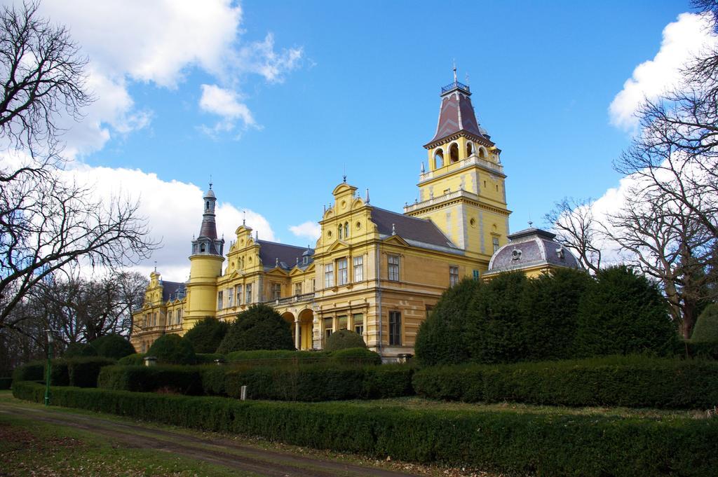 Deutsches Haus Hotel Szabadkígyós Bagian luar foto